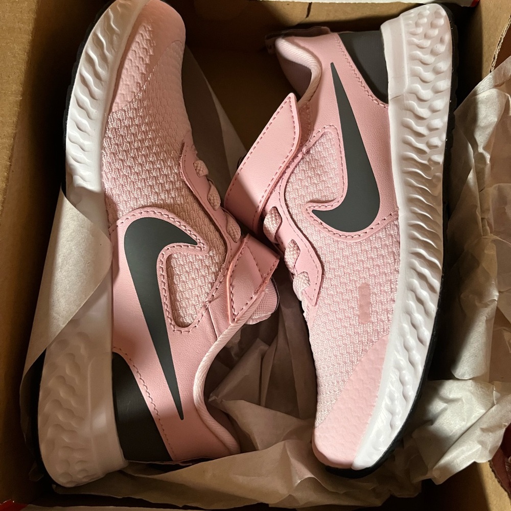 Nike Revolution 5 Sneakers Pink